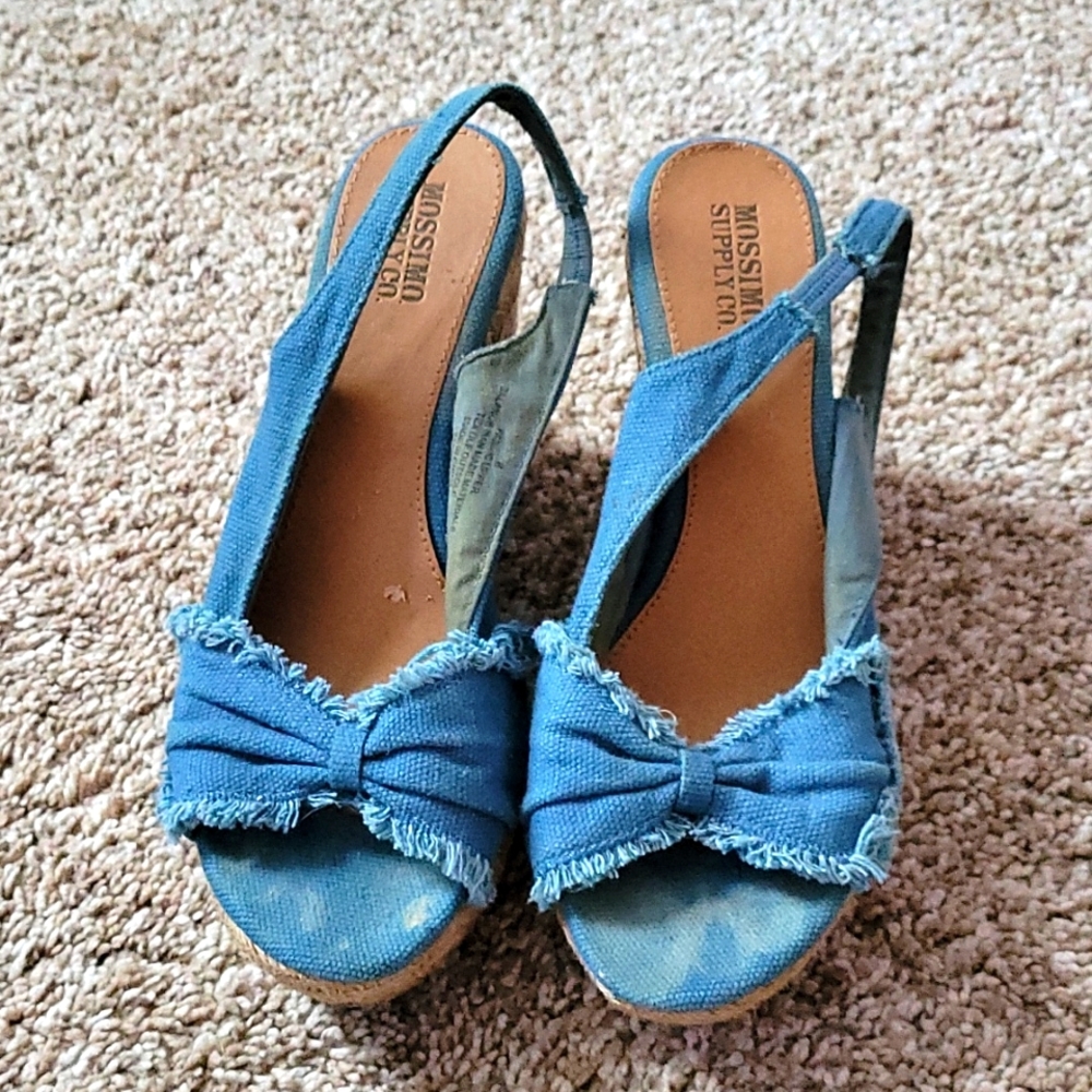 Blue wedges